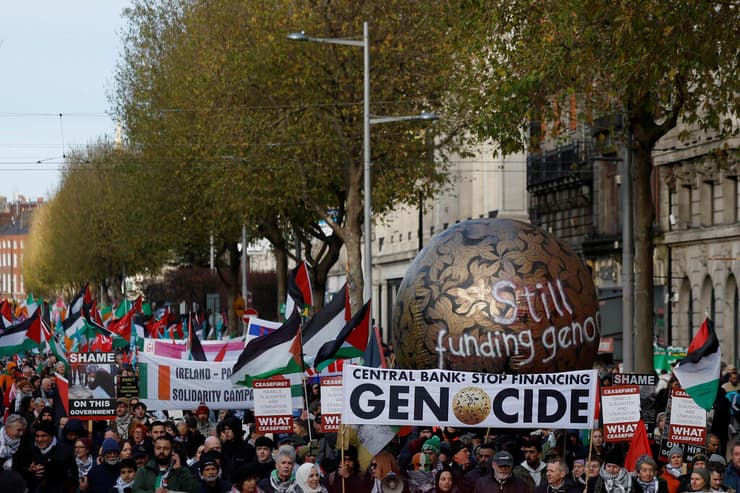 הפגנה מפגינים פרו פלסטינים דבלין אירלנד