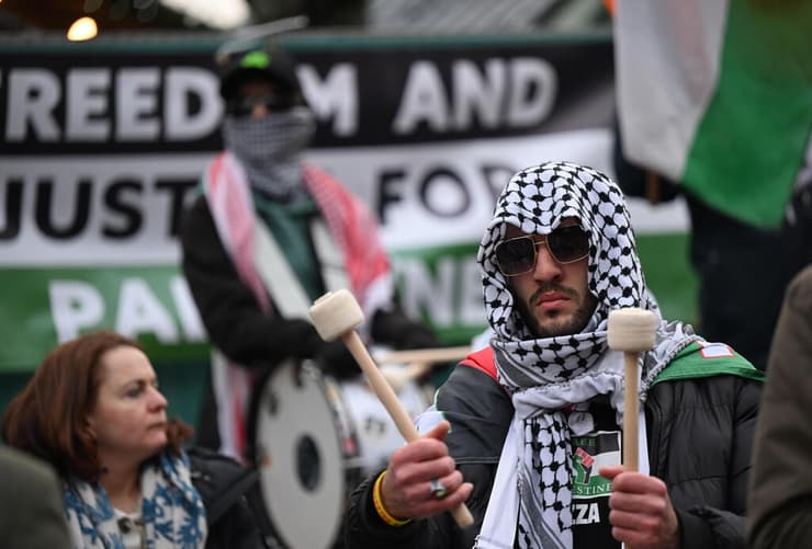 הפגנה מפגינים פרו פלסטינים בלפסט צפון אירלנד