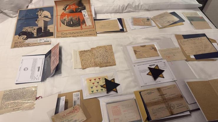 פריטים שהיו מועמדים למכירה בגרמניה והובאו לארץ