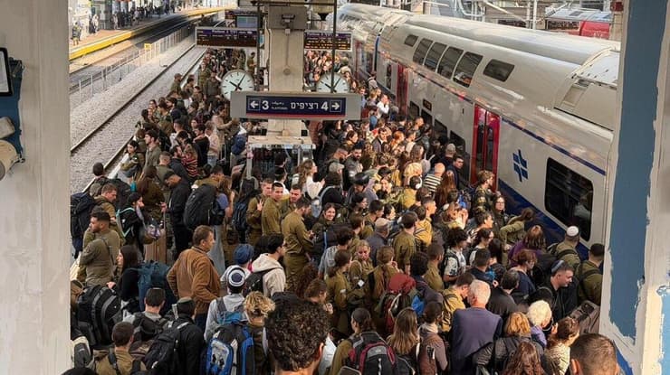 עומס חריג בתחנת רכבת ההגנה