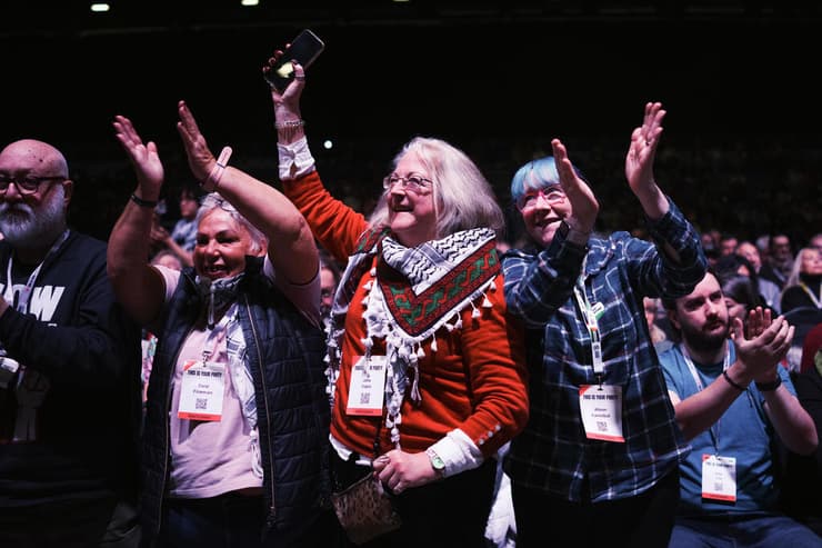 חברי המפלגה החדשה של ג'רמי קורבין ב בריטניה