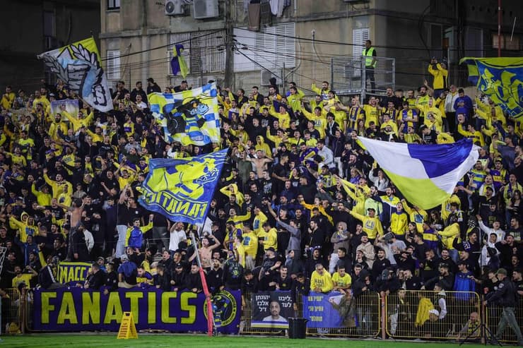 הסכסוך בין ההנהלה לארגון "הפנאטיקס" יעלה שלב? (צילום: עוז מועלם) מ.ס אשדוד מכבי ת"א אוהדי מכבי ת"א