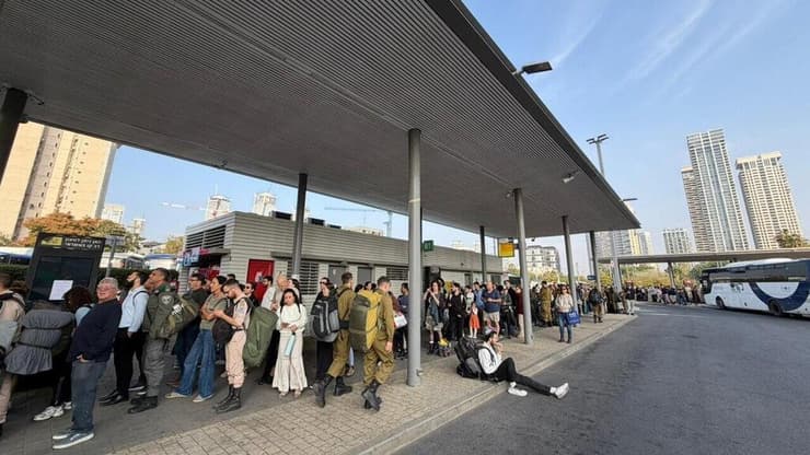 עומס חריג בתחנת רכבת 