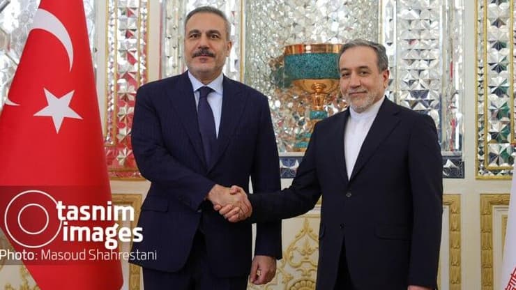 פגישתם של שרי החוץ של איראן וטורקיה, עבאס עראקצ'י והאקאן פידאן באיראן