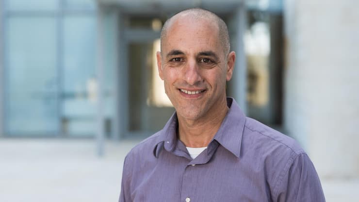 חשף קשר בין תפקוד בלוטת התריס אצל נשים בהיריון לבין אוטיזם. פרופ' עידן מנשה (צילום: דני מכליס, אונ' בן-גוריון בנגב) פרופ' עידן מנשה