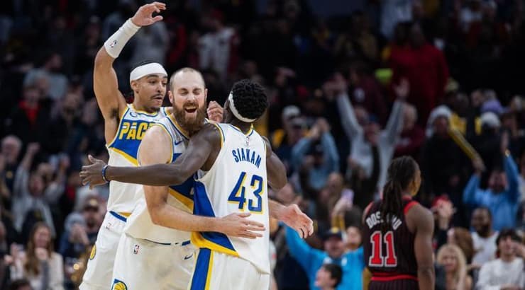 שחקני אינדיאנה חוגגים