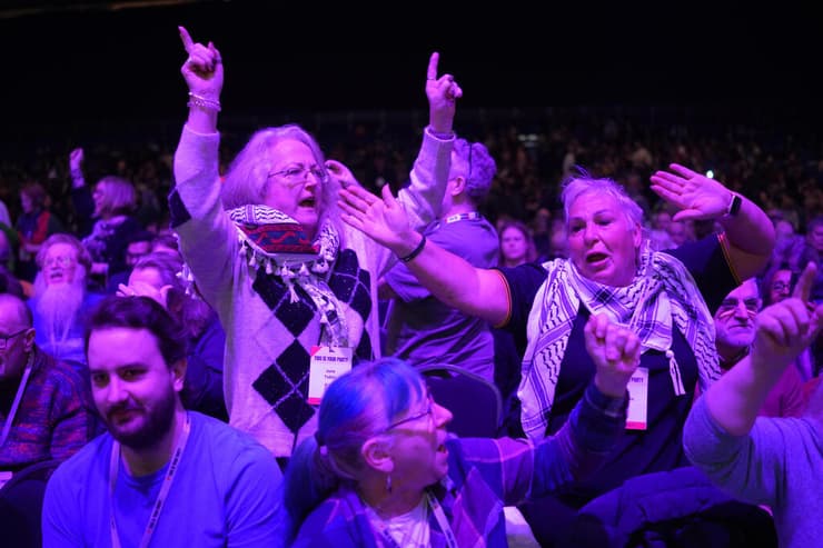 חברי המפלגה החדשה של ג'רמי קורבין ב בריטניה