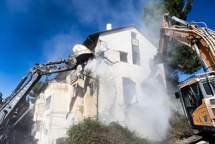 הריסת המבנים הישנים בפרויקט פינוי בינוי רובע היובל בירושלים