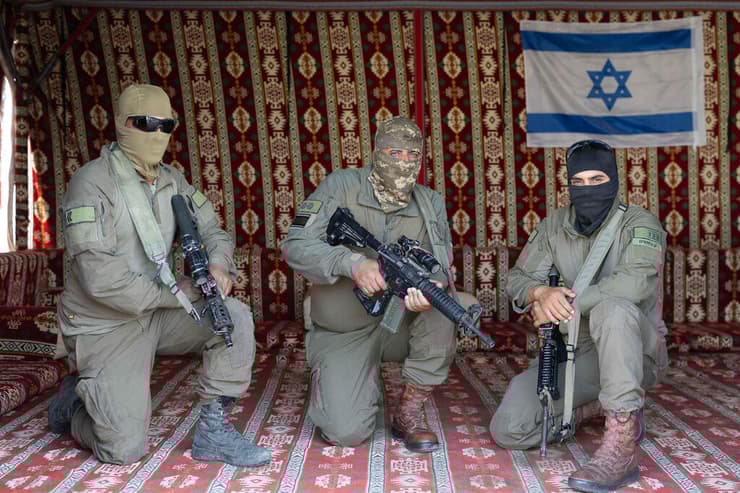 צוות הגששים. מימין: סרן עלי, סא"ל בסאם ורס"ר טאלב