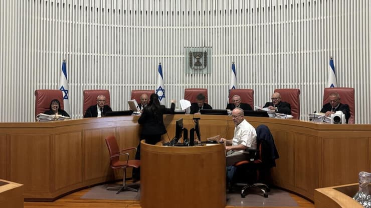 "הממשלה רוצה לשלוט בלי ביקורת שיפוטית". ארכיון (צילום: גיל יוחנן) דיון בעתירות בנושא סיום כהונת גלי בהרב-מיארה מתפקיד היועמש"ית בבית המשפט העליון