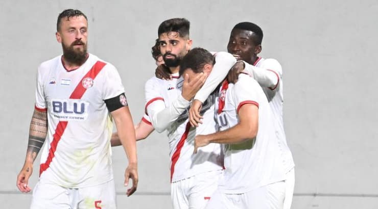 שחקני הפועל נוף הגליל חוגגים עם שחר הירש