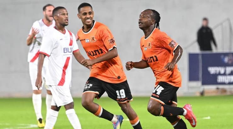 מוסטפא סלמי רץ לחגוג