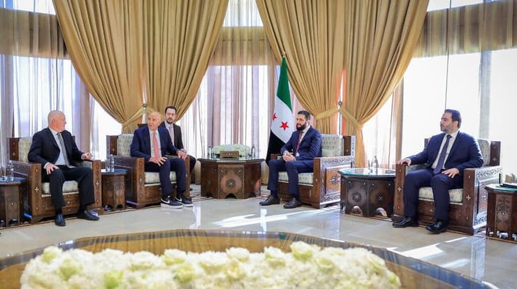 נשיא סוריה א-שרע עם השליח האמריקני לסוריה תומאס ברק