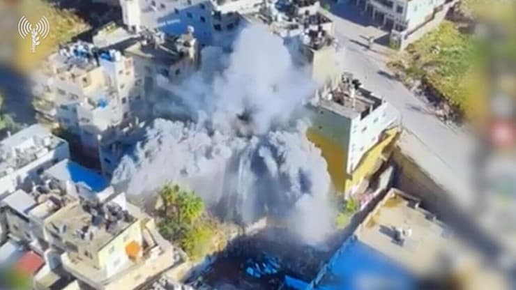 כחלק ממבצע ״חמש אבנים״: כוחות צה"ל הרסו שני בתים של מחבלים שלקחו חלק בשני פיגועים