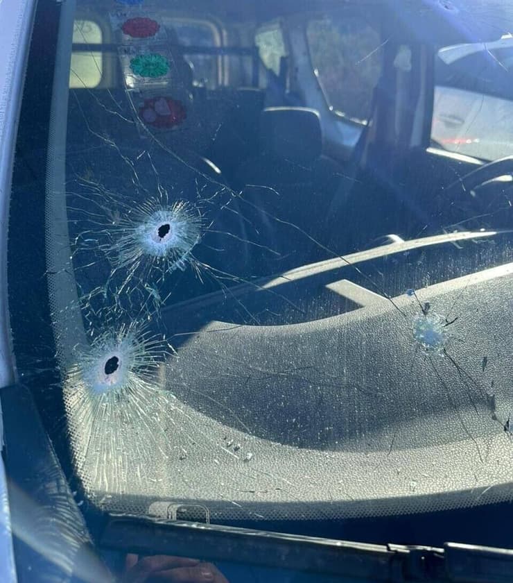 רכבו של המחבל שביצע את פיגוע הדריסה בחברון סמוך לקריית ארבע