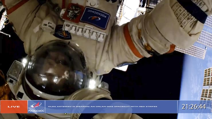 הקוסמונאוט הרוסי אולג ארטמייב בחלל