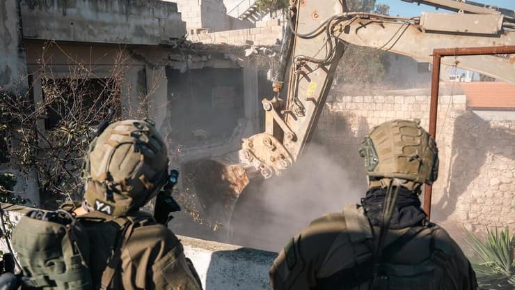 כחלק ממבצע ״חמש אבנים״: כוחות צה"ל הרסו שני בתים של מחבלים שלקחו חלק בשני פיגועים