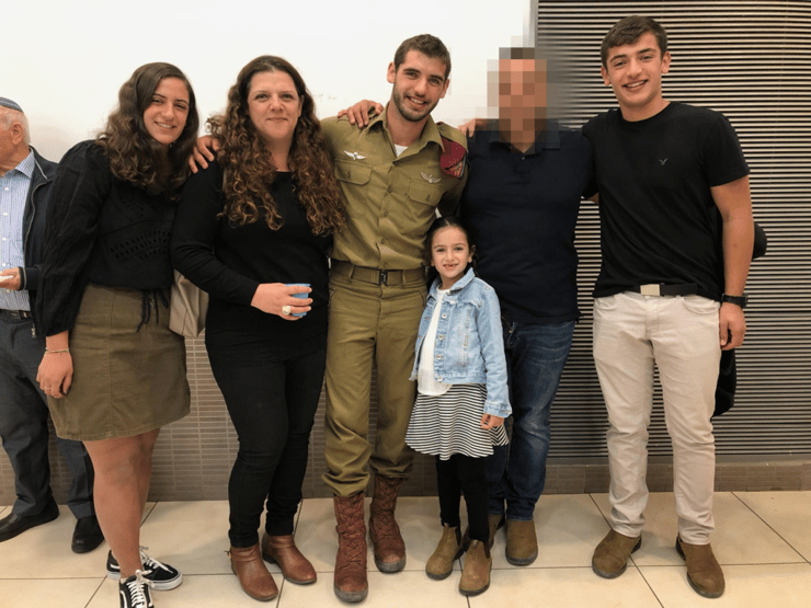 איתי מורנו ז"ל עם משפחתו