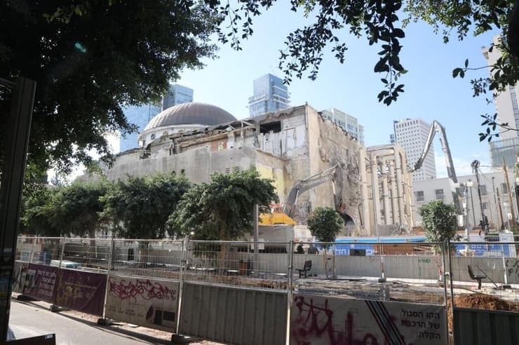 עבודות השימור, השבוע (צילום: מוטי קמחי) הריסת בית הכנסת הגדול תל אביב