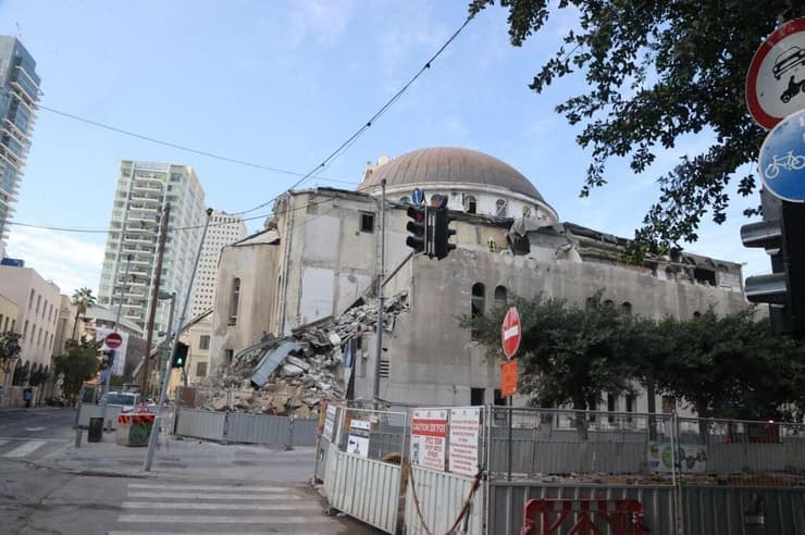 עבודות השימור בבית הכנסת הגדול בתל אביב, השבוע (צילום: מוטי קמחי) הריסת בית הכנסת הגדול תל אביב