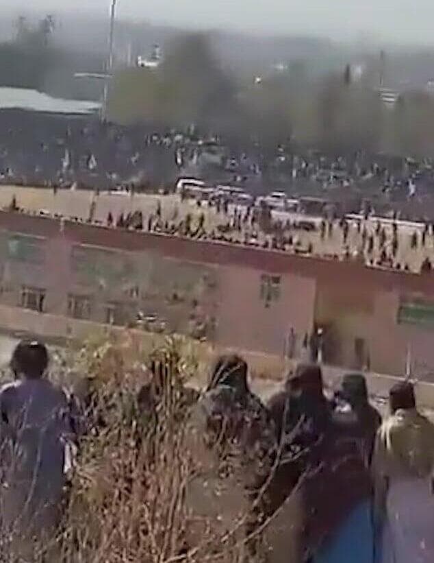 תיעוד הוצאה להורג ב אצטדיון ב אפגניסטן על ידי שלטון הטליבאן טליבאן