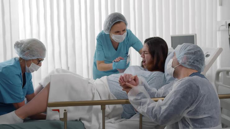 לא נמצא קשר בין שימוש באקמול לבין לידה מוקדמת או תמותה סביב הלידה (צילום: Shutterstock) לידה