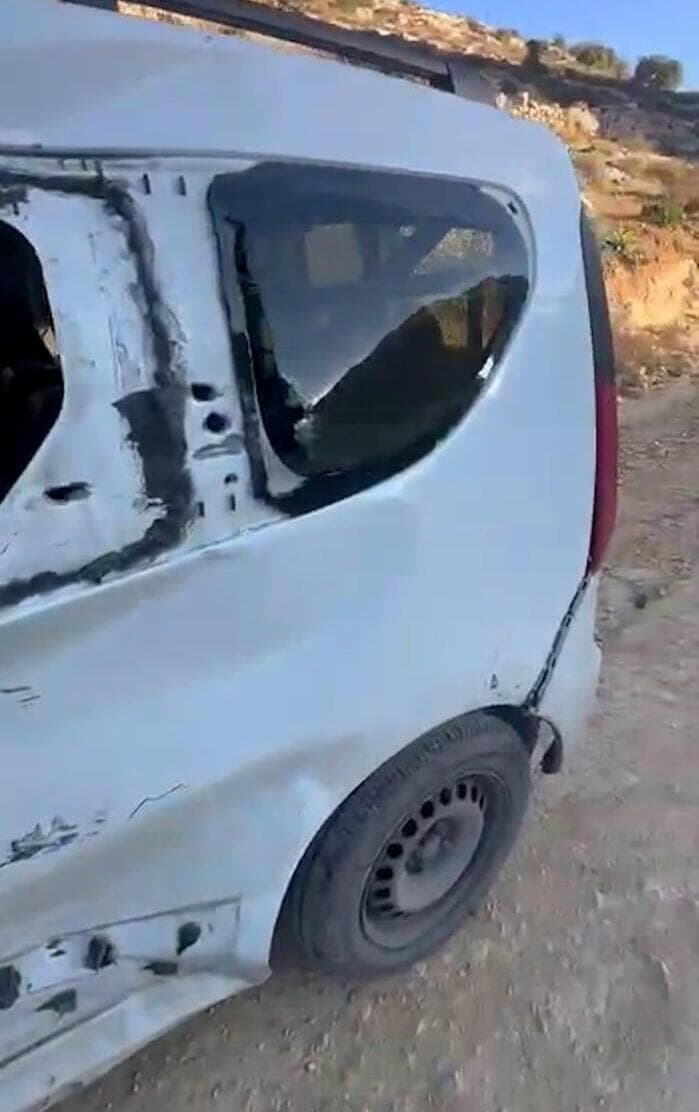 רכבו של המחבל שביצע את פיגוע הדריסה בחברון סמוך לקריית ארבע