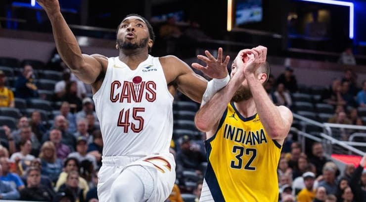 דונובן מיצ'ל מניח שתיים