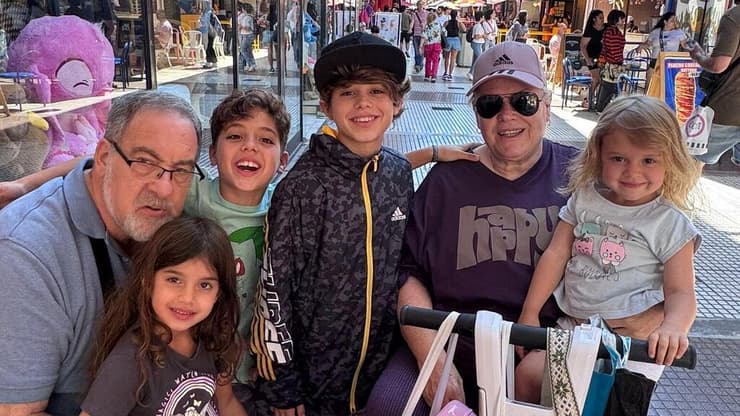 אחרי חודשים בדרכים, המפגש המרגש עם סבא וסבתא