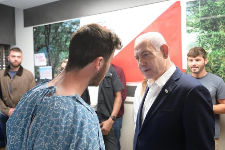 ראש הממשלה נתניהו בביקור לוחמים שנפצעו מאירוע ההיתקלות בסוריה במרכז הרפואי שיבא