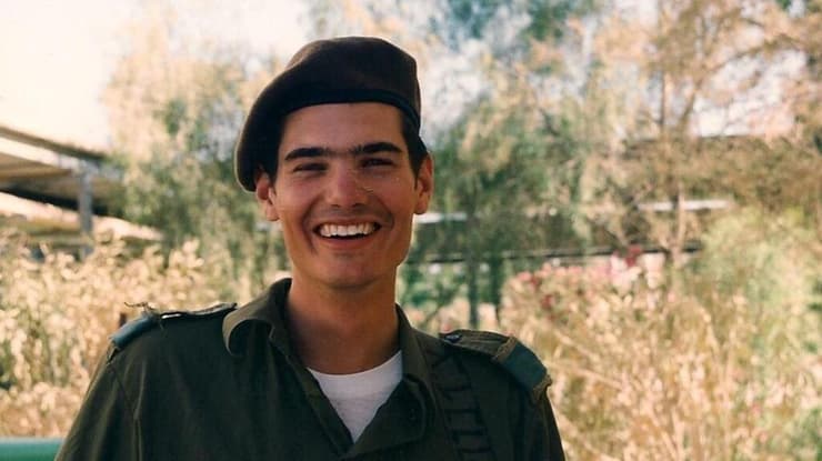 יואל צ׳זנוף בימיו כחייל בודד