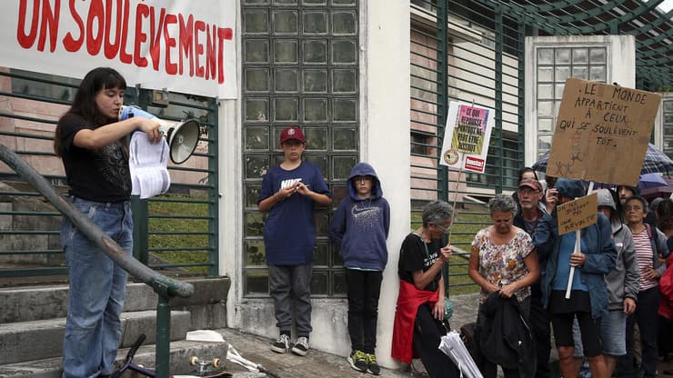 אסיפת עם בצרפת