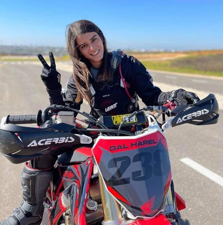 גל הראל, כמעט ונפלה קורבן לעוקץ של בני הזוג מחמוד כנעאן ובתל-אל מויאל