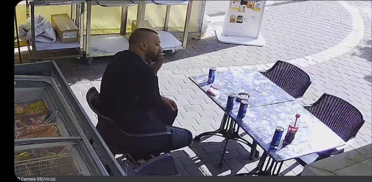 מחמוד כנעאן נתפס בעדשת מצלמות האבטחה בזמן פגישתו עם גל הראל שכמעט נפלה קורבן לעוקץ שלו ושל בת זוגו בת-אל מויאל