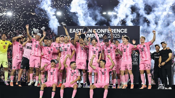 שחקני אינטר מיאמי חוגגים עלייה לגמר