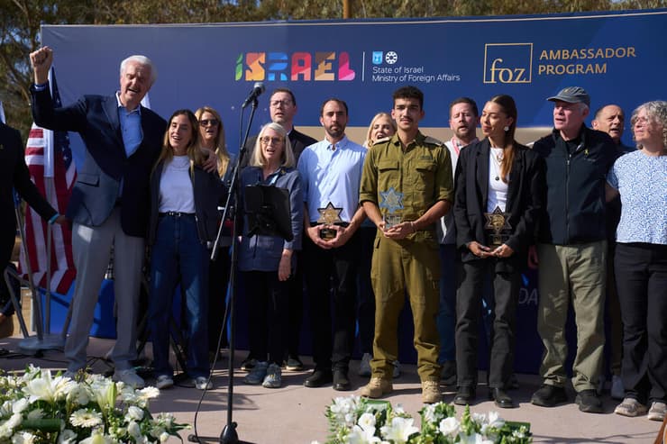 עידן אלכסנדר לובש מדים במתחם הנובה