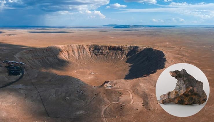 לפני כ-50 אלף שנה פגע מטאוריט גדול באזור שכיום הוא צפון מדינת אריזונה, והותיר מכתש פגיעה בקוטר של יותר מקילומטר. המכתש, ושבר של המטאוריט שיצר אותו