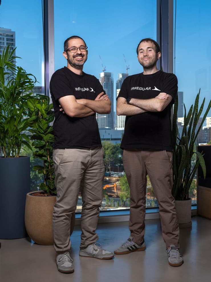 דן להב (מימין) ועומר נבו