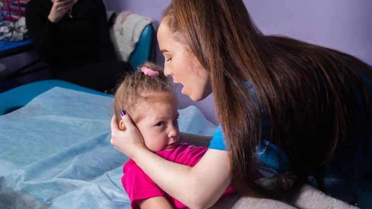 פיזיותרפיה לילדה עם צרכים מיוחדים