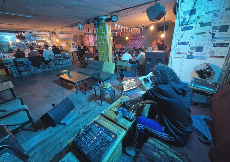 בר ״הסלון״ מוזיקה מעולה