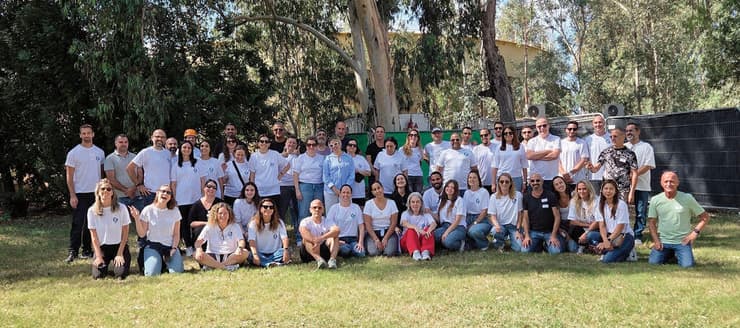 עובדי G CITY מתנדבים בשיתוף עם עמותת אתגרים