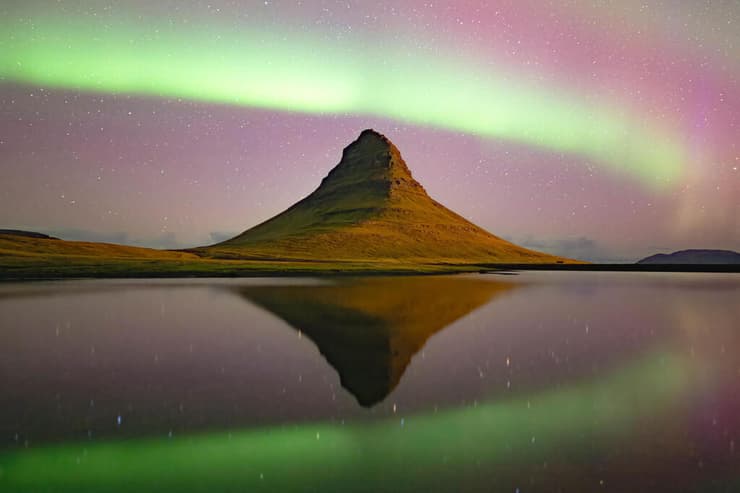זוהר הקוטב הצפוני שצולם באיסלנד