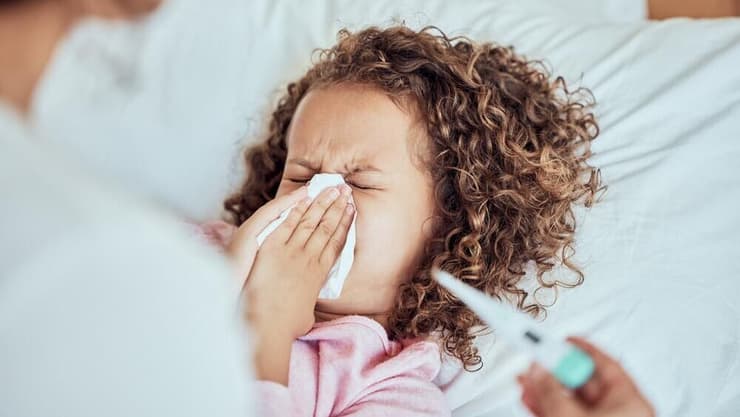 זינוק חד בתחלואת ילדים ובני נוער. אילוסטרציה (צילום: shutterstock) ילדה חולה