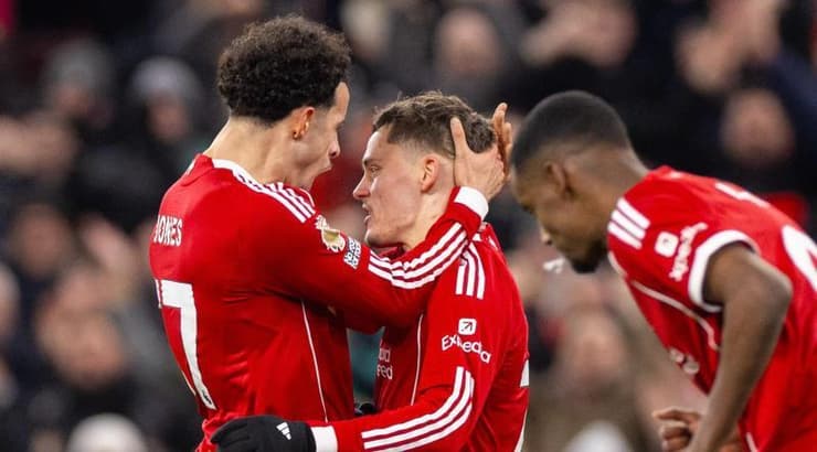 שחקני ליברפול חוגגים