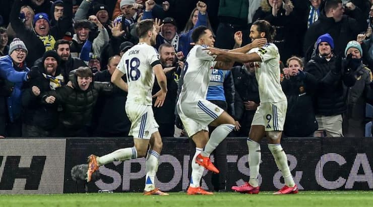 שחקני לידס חוגגים