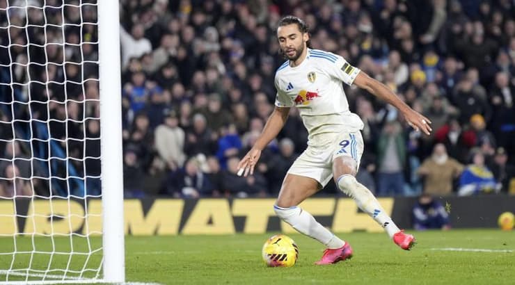 דומיניק קלברט לווין דוחק מקרוב