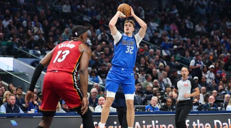 קופר פלאג קולע מחוץ לקשת