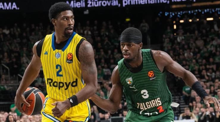 ג'ימי קלארק עם הכדור