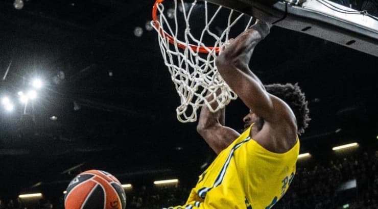 ג'יילן הורד מטביע