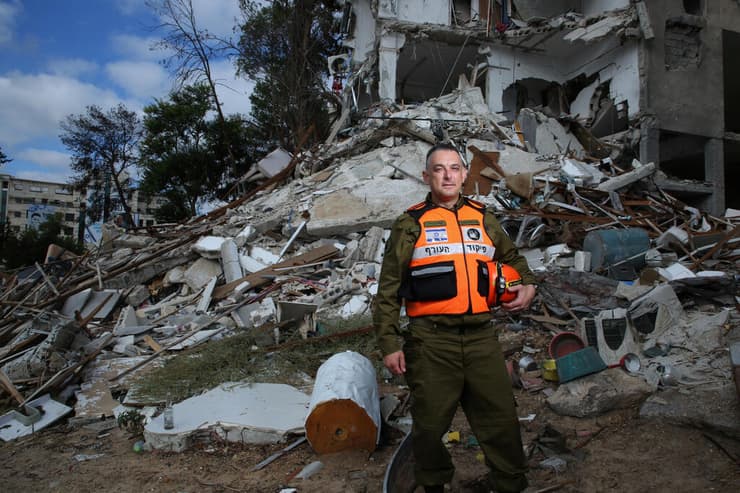אל"מ אמיר בן דוד בזירת הנפילה במכון ויצמן